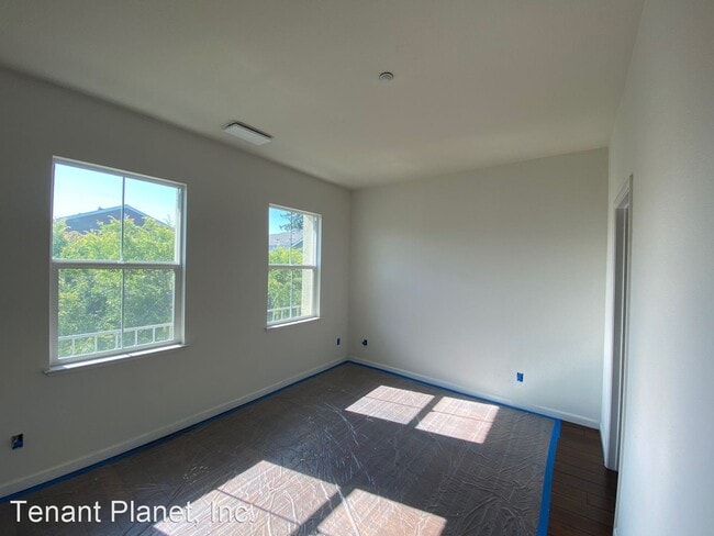 Building Photo - 2 br, 2.5 bath House - 596 Saco Terrace