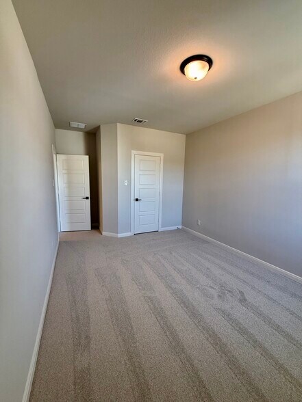 Building Photo - 1502 Roundup Way