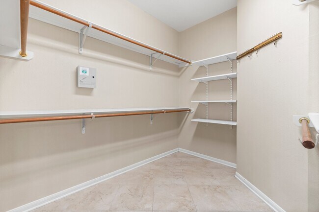 Building Photo - 83 Terraglen Dr