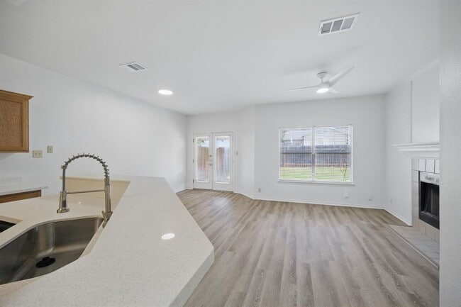 Building Photo - 2808 Kestrel Dr