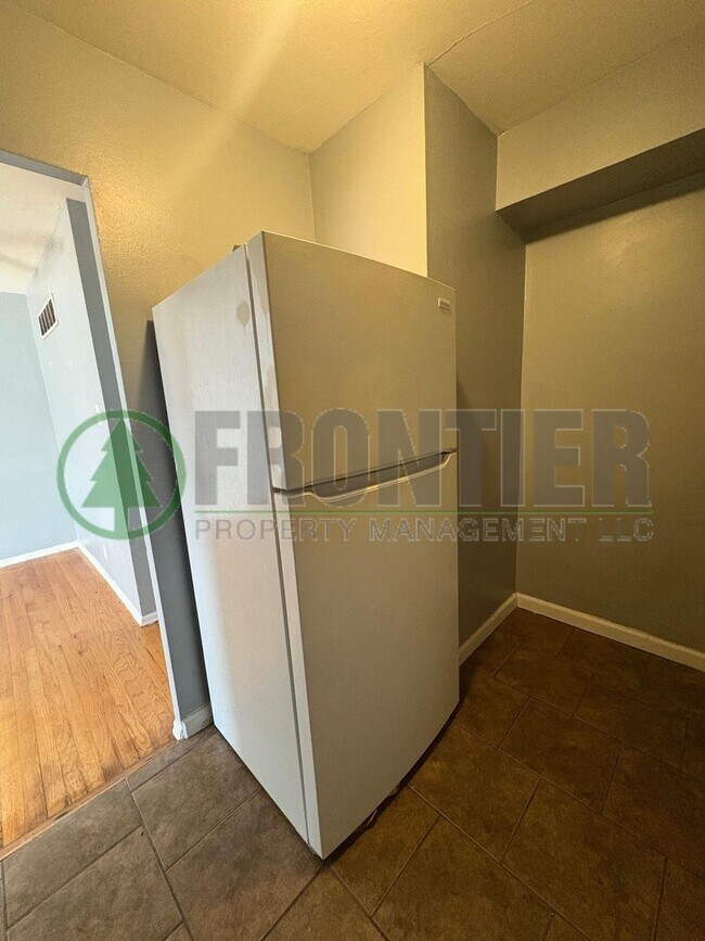 Building Photo - 325 Eichelberger St