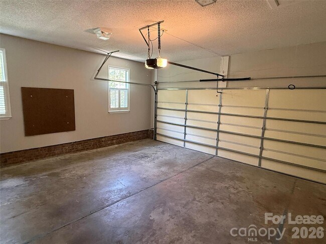 Building Photo - 4370 Fellows Ln