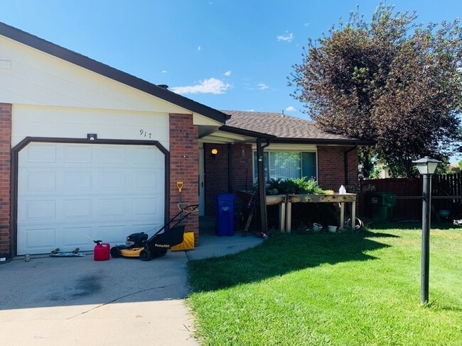 Primary Photo - 2 Bedroom/2 Bath Duplex with 1 Car Attache...