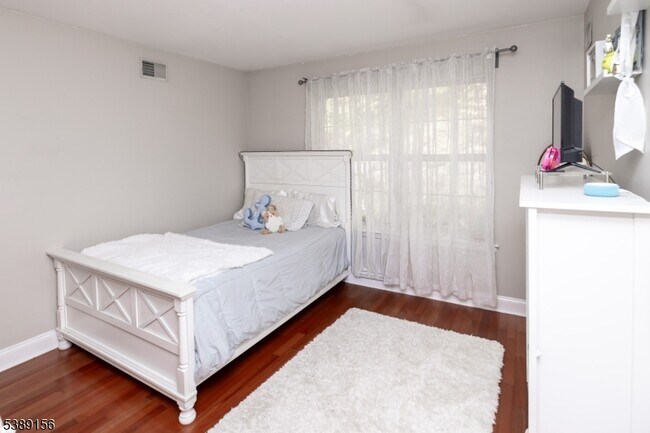 Building Photo - 52 Brookside Ln