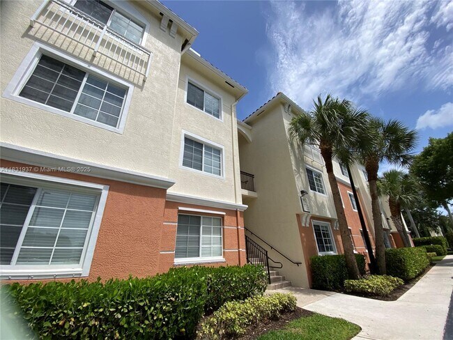 Building Photo - 9825 Baywinds Blvd