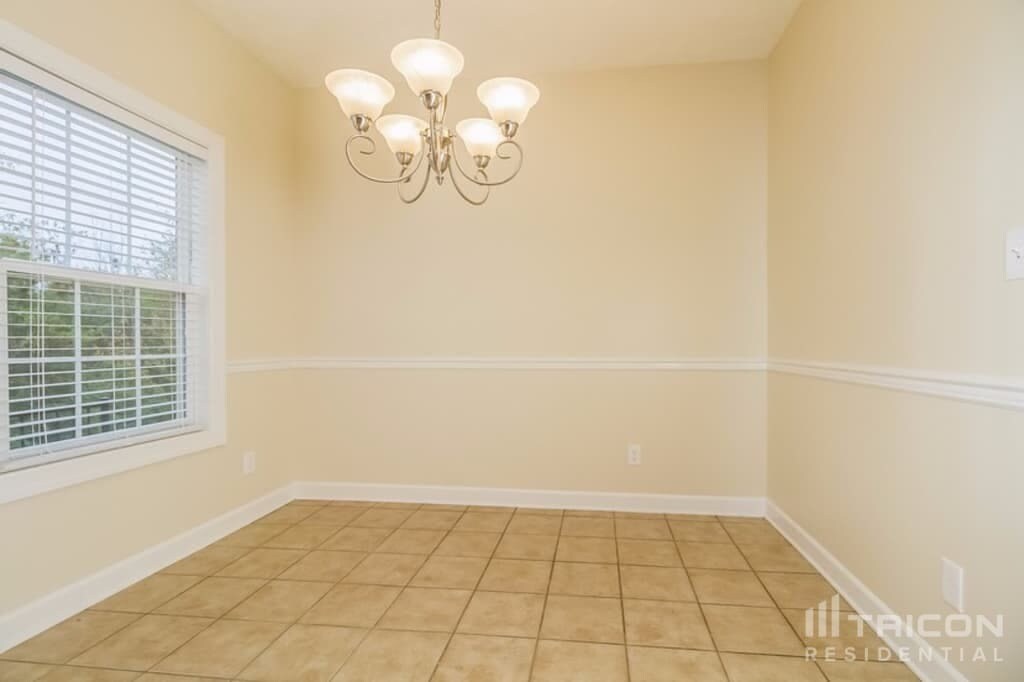 Building Photo - 707 Willow Cove Dr