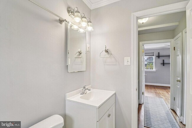Building Photo - 250 Lynhaven Dr
