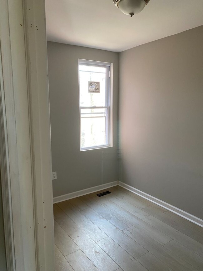 Building Photo - Large 3 bedroom in Germantown