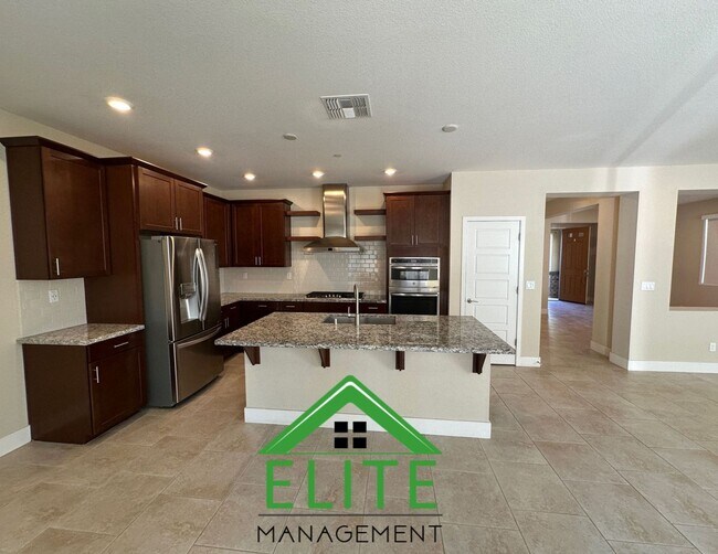 Building Photo - Charming and Spacious Home in Desirable El...