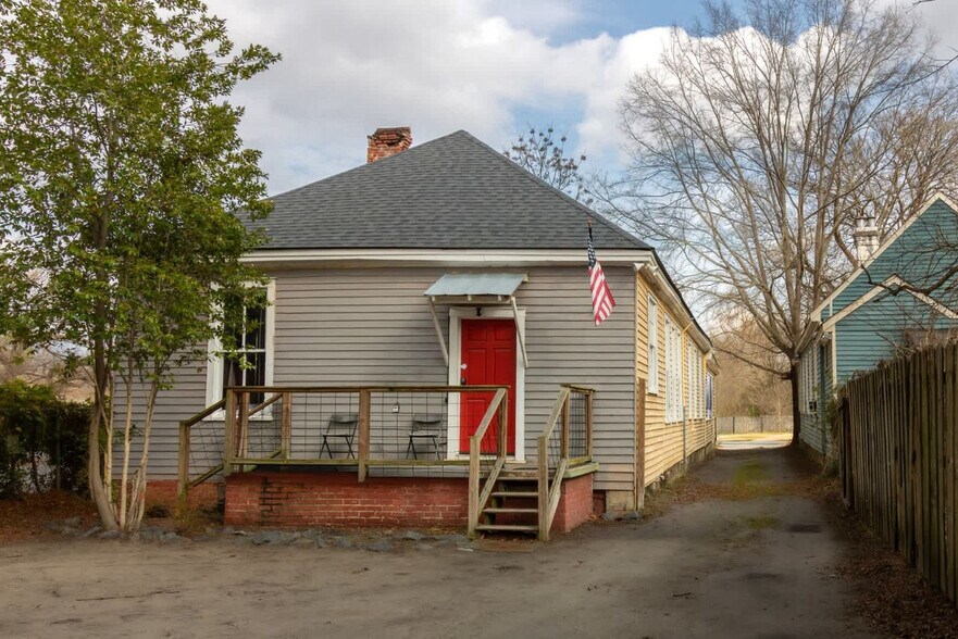 Building Photo - 737 3rd Ave