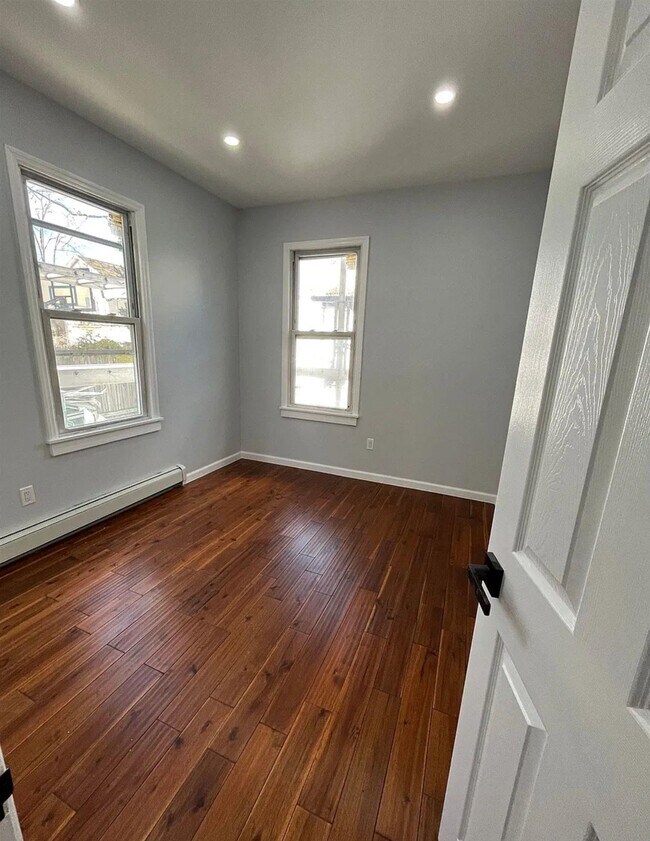 Building Photo - 40 Condict St