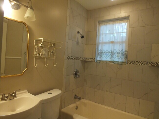 Building Photo - 2906 Polk St