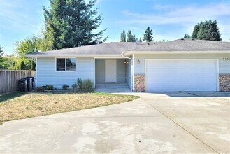 Building Photo - Spacious, 3 bedroom 2 bath Duplex in Marys...