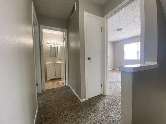 Building Photo - 2 bedroom townhome in Dublin Schools