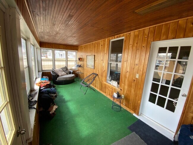 Building Photo - 901 1st St N