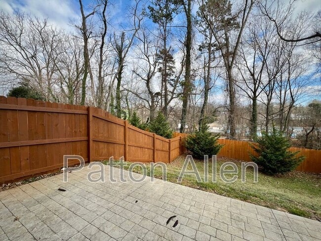 Building Photo - 125 Burton St