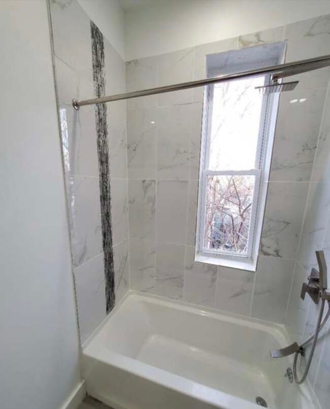 Building Photo - 5425 Catharine St