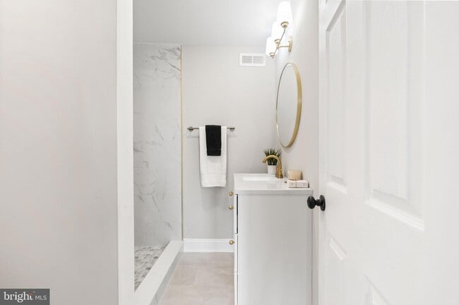 Building Photo - 2571 Coral St