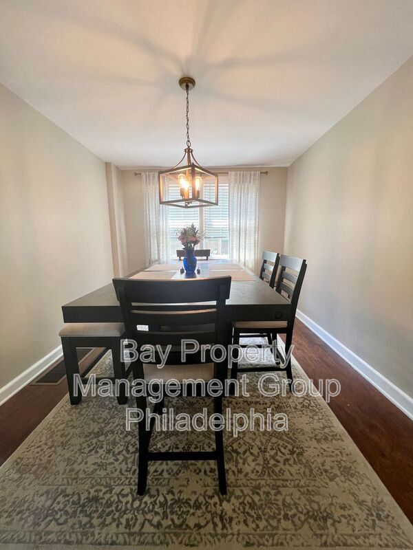 Building Photo - 4818 Woodland Ave