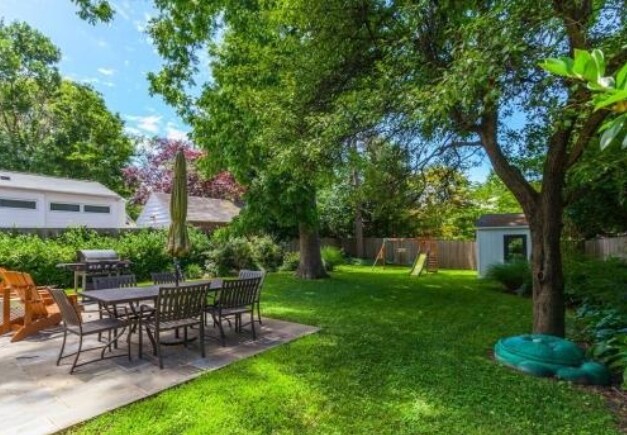 patio, large yard - 2825 Northampton St NW