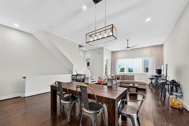 Building Photo - 1232 W 24th St