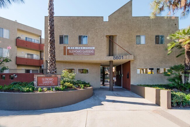 Building Photo - Glenoaks Gardens