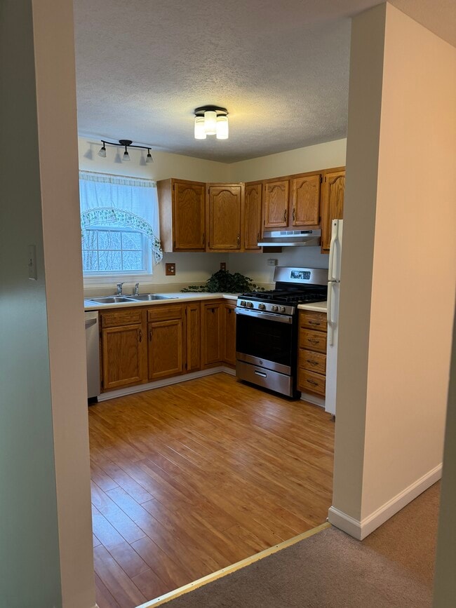 Building Photo - 159 Londonderry Dr