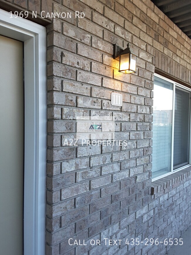 Building Photo - 1969 N Canyon Rd