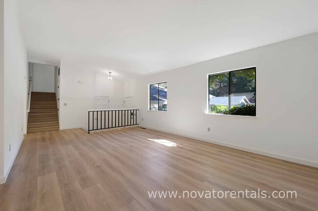 Building Photo - 32 Spinosa Way