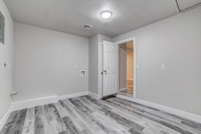 Building Photo - MUST SEE Remodeled Sapulpa Home