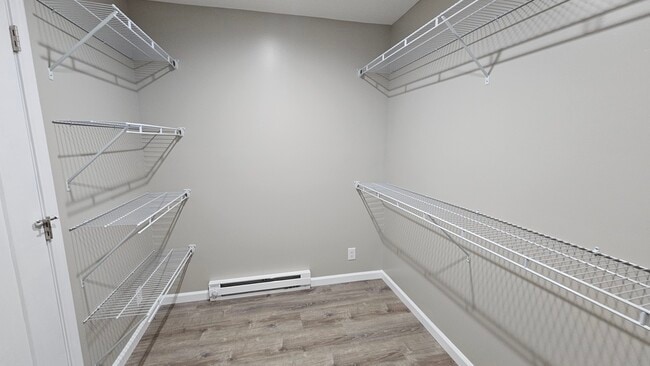 Building Photo - 715 W 8th St