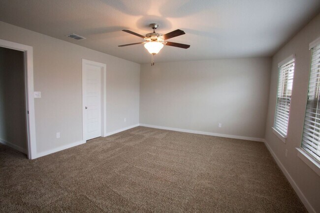 Building Photo - 113 Lakeview Ct