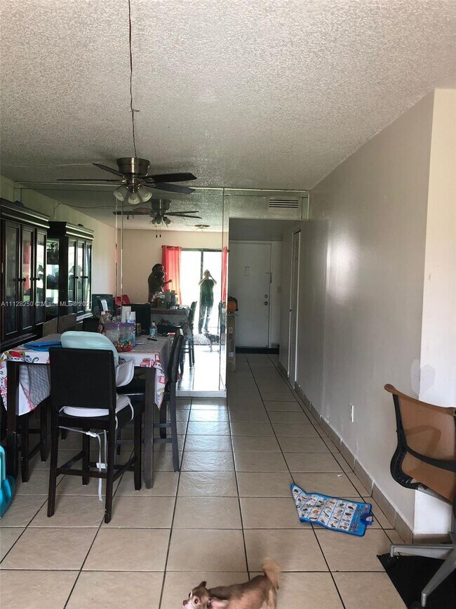 Building Photo - 852 NE 209th St