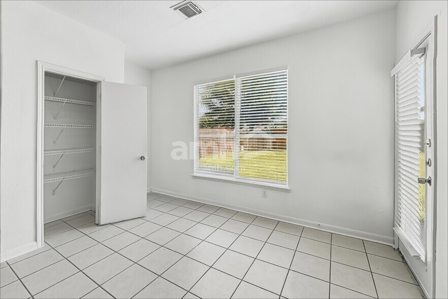 Building Photo - 1631 Laura Anne Dr