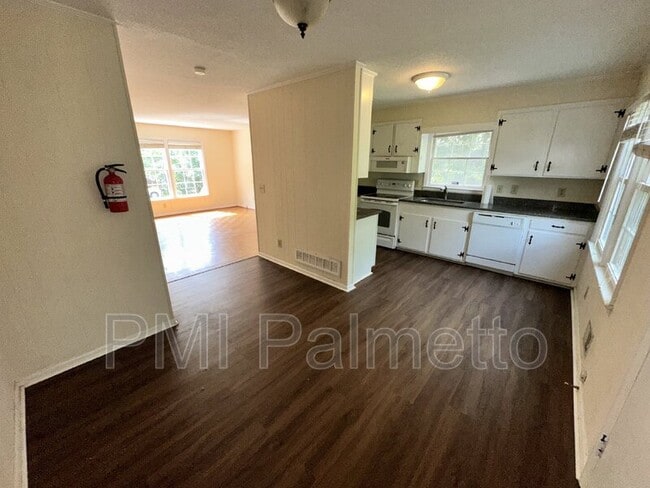 Building Photo - 304 Princess St