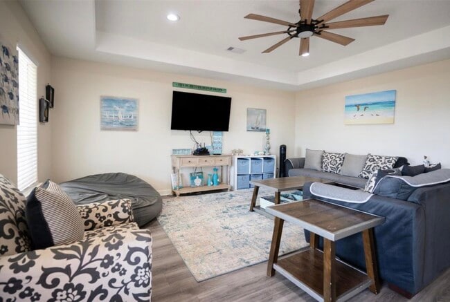 Building Photo - 12919 Coronado Dr