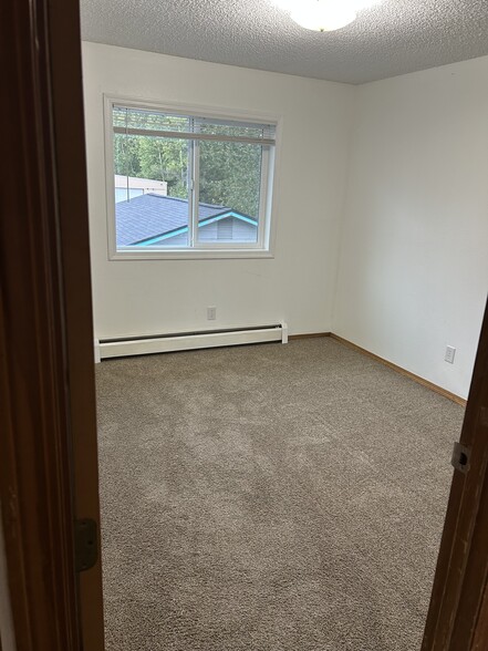 Building Photo - 5001 E Mayflower Ln