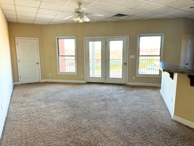 Building Photo - Upper Level Apartment in Wyndhurst with Gr...