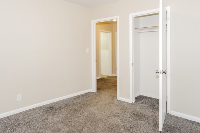 Building Photo - 3704 Lakewood Dr NW
