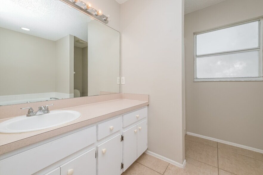 Building Photo - 8723 Morrison Oaks Ct