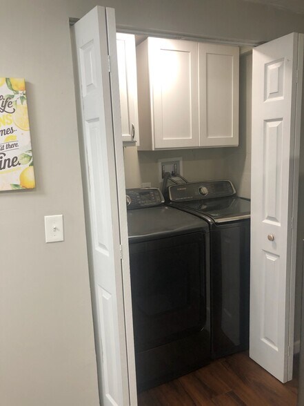 Washer & Dryer - 704 Lavinia St