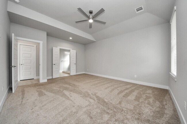 Building Photo - 1500 Sunrise Gables Dr