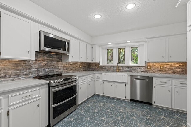 Building Photo - 8318 Everleaf Dr