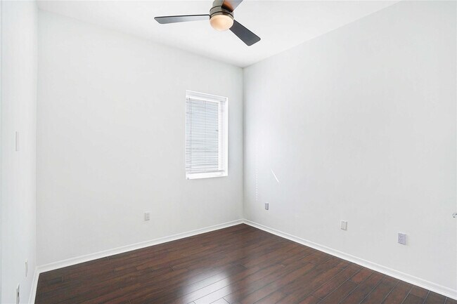 Building Photo - 741 NE 4th Ave