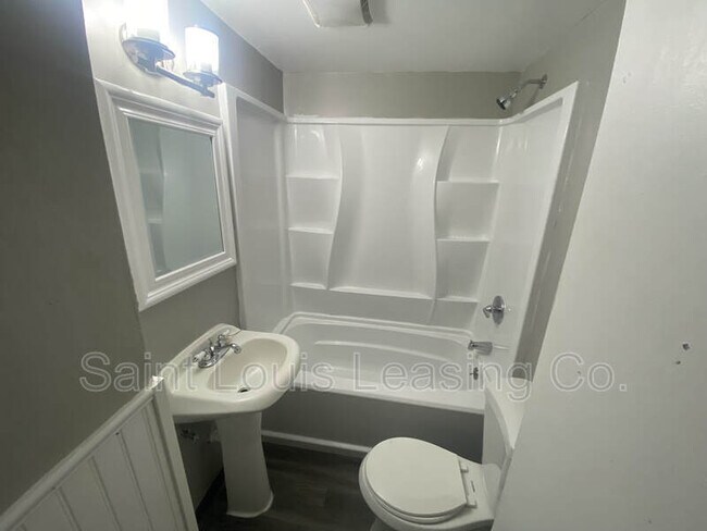 Building Photo - 1214 Gruner Pl