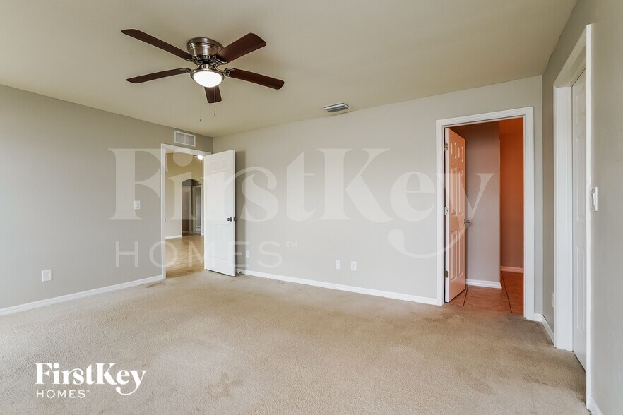 Building Photo - 3229 NW 1st Ave