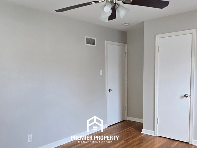 Building Photo - Charming 3BR St. Louis Home w/ Hardwood Floors, Dining Room & Garage