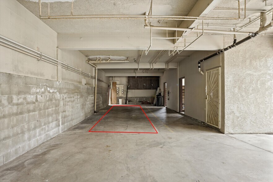 Building Photo - 1152 W 24th St