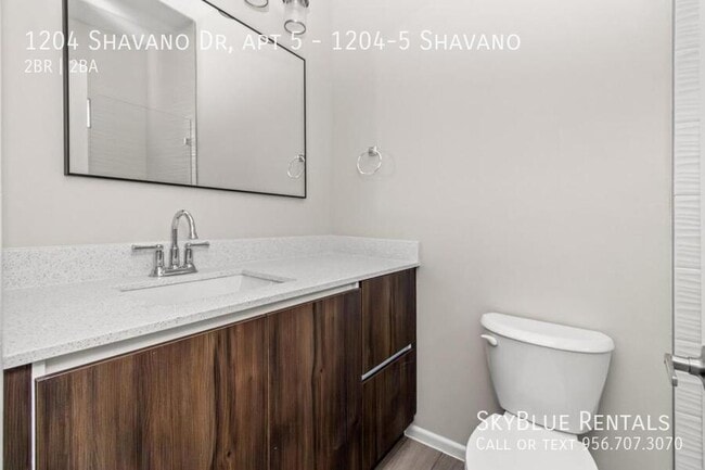 Building Photo - 1204 Shavano Dr