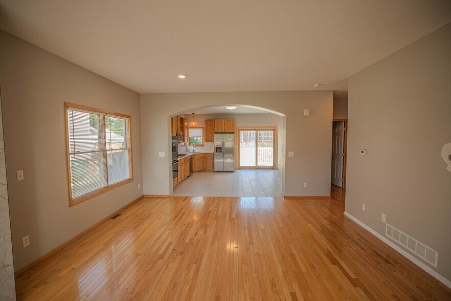 Building Photo - 15835 Hawthorn Dr